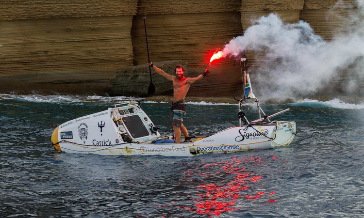 chris-bertish-peresek-atlantiku-na-sup-borde.jpg