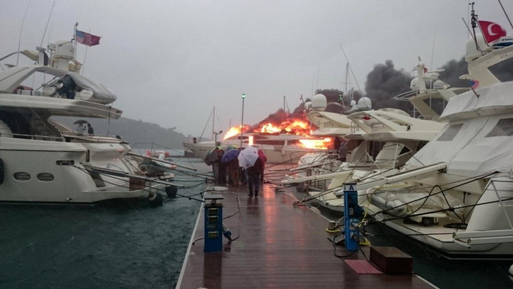 fire-yacht-queen-anna-turkey.jpg