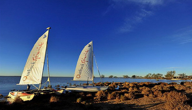 regatta-lake-eyre-australia.jpg