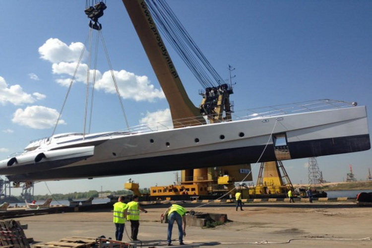 trimaran-za-40-mln-evro.jpg
