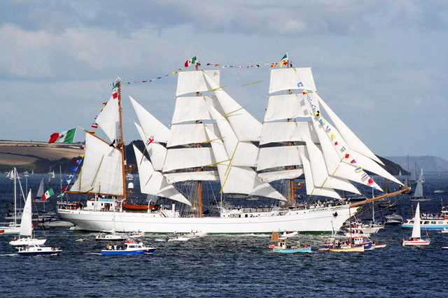 Барк «Сuauhtemoc» принимает участие в различных парусных регатах