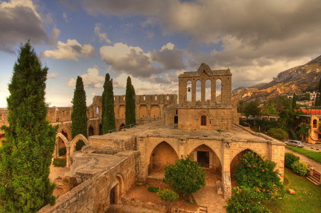 Достопримечательности Кипра - аббатство Беллапаис