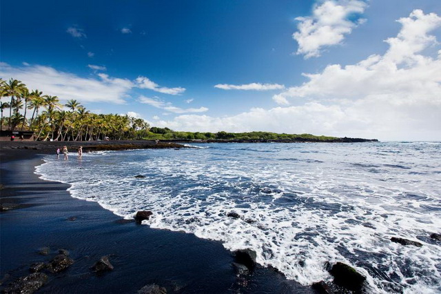 Пуналу - пляж с чёрным песком на Гавайях