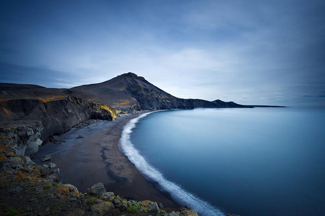 Пляж с чёрным песком - Вик в Исландии