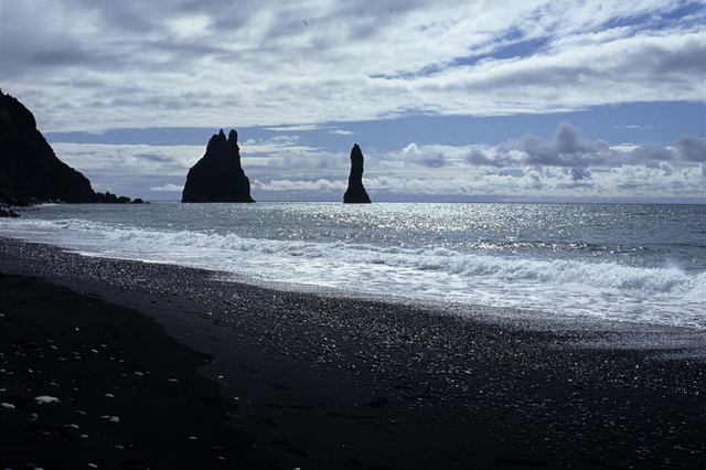 Чёрный пляж Вик в Исландии