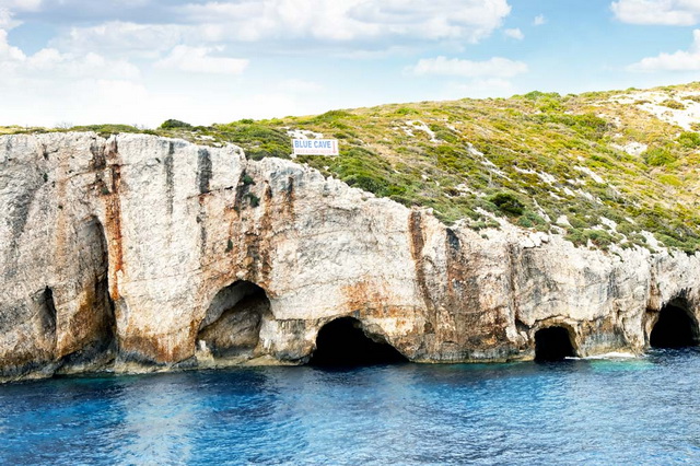 Голубые пещеры в Греции