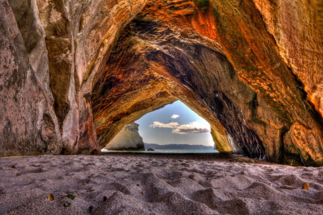 cathedral-cove-beach-new-zealand-02.jpg