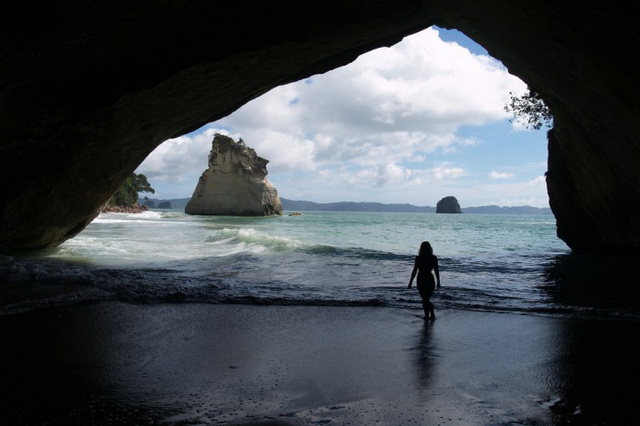 cathedral-cove-beach-new-zealand-06.jpeg