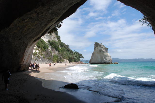 cathedral-cove-beach-new-zealand-07.jpg