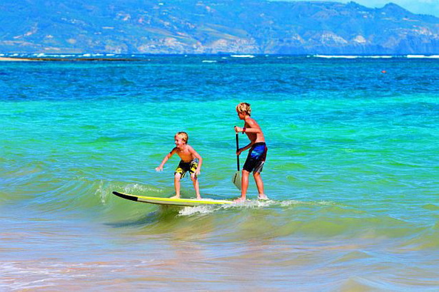 SUP-серфингом даже дети занимаются