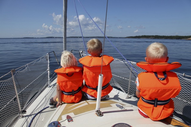 Безопасность на яхте при путешествии с детьми