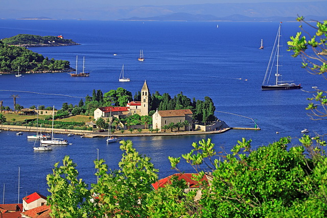 На яхте по Хорватии - остров Вис