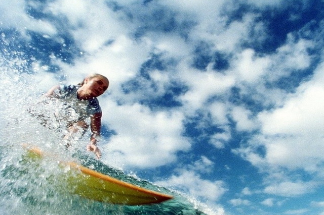 Фильмы про серфинг и серферов - «Голубая волна» (2002)