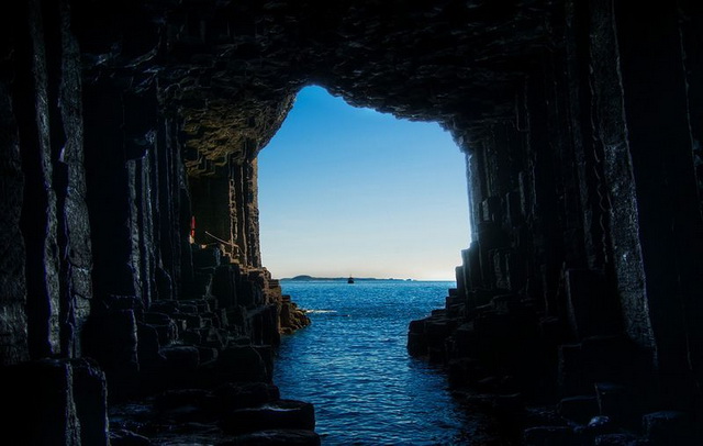 Чудо природы - Фингалова пещера
