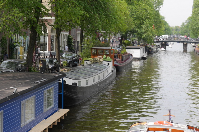 Плавучие дома и отели - уникальная водная достопримечательность Амстердама наравне с его каналами