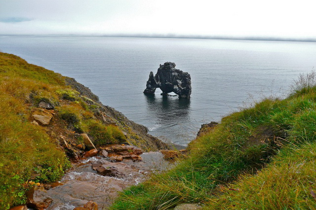Скала Хвитсеркур - морская достопримечательность Исландии