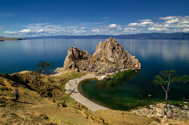 Скала Шаманка на острове Ольхон