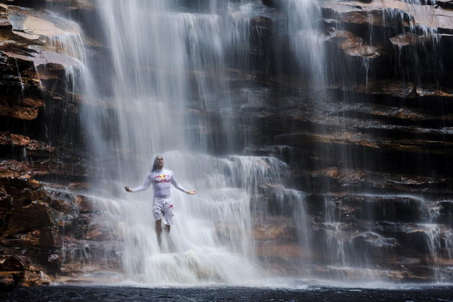 Орландо Дюк - прыжки с водопада