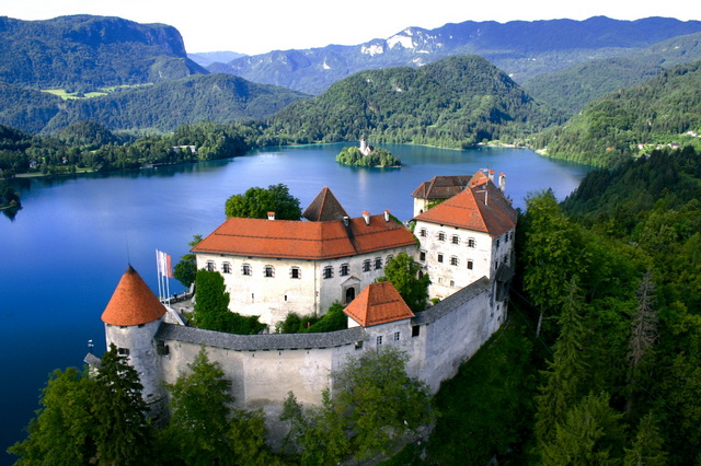 Бледский замок в Словении
