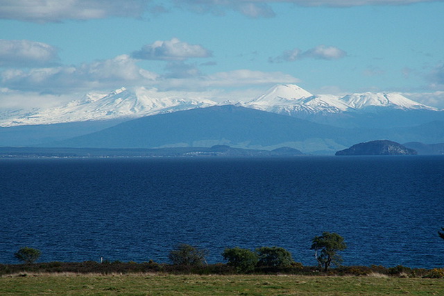 Вулканическое озеро Таупо в Новой Зеландии
