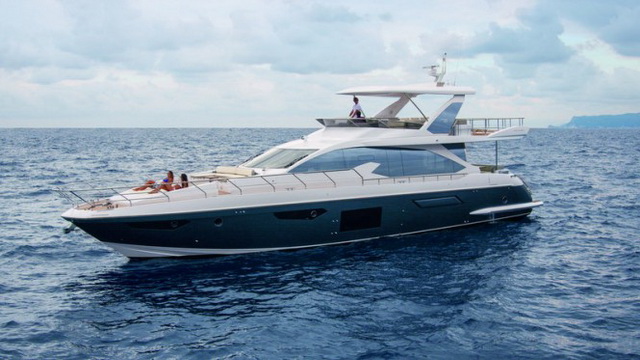 Новая яхта люкс-класса Azimut 72 Fly