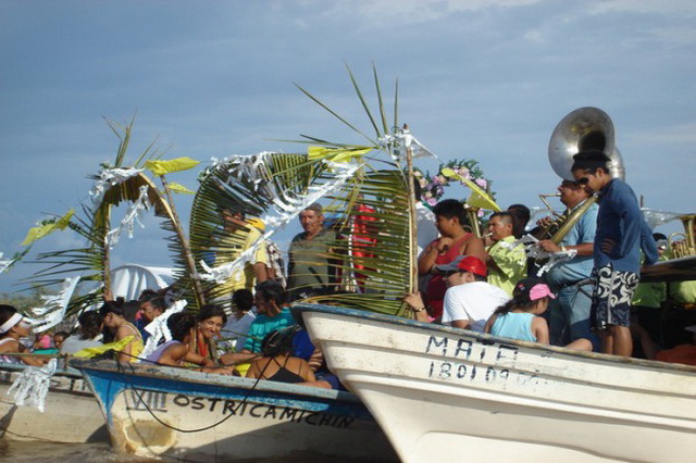 Мескальтитан - город рыбаков, считающих себя потомками ацтеков
