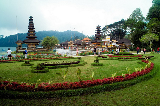 Индонезийский храм Пура Улун Дану