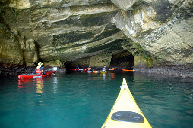 Каякинг по морским пещерам