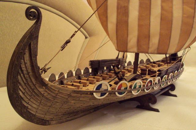 В музее кораблей викингов в Норвегии можно увидеть старинные погребальные драккары