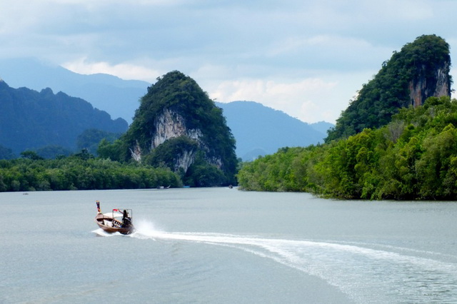 Лонгтейл - идеальная лодка для путешествия по островам залива Пханг Нга