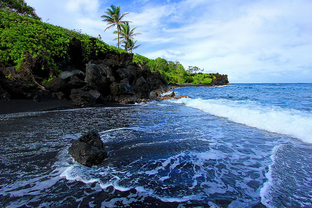 Уникальные пляжи Мауи с чёрным песком
