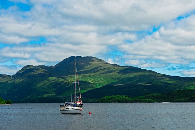 Яхтинг в Великобритании - Озеро Лох-Ломонд, Шотландия