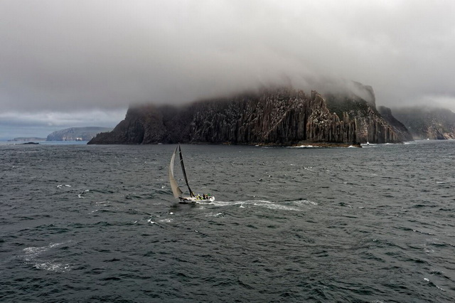 Фоторепортаж участия российской команды в гонке Rolex Sydney Hobart 2016 подготовил фотохудожник Александр Львов 